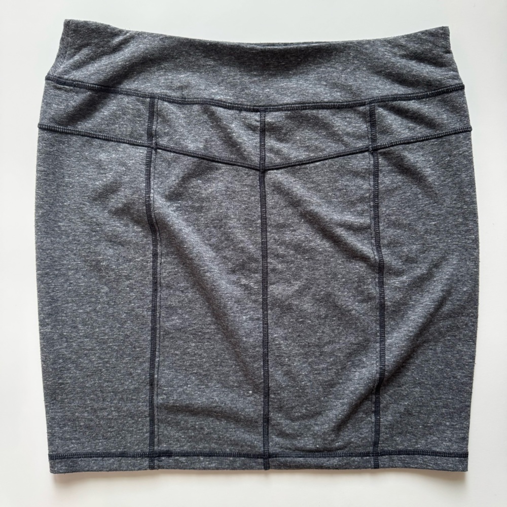Athleta SoHo skirt in heathered charcoal gray. Size: Medium - Picture 6 of 7